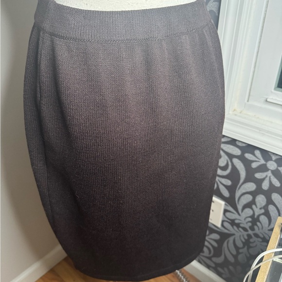St. John Collection brown pull on pencil skirt - Picture 2 of 2